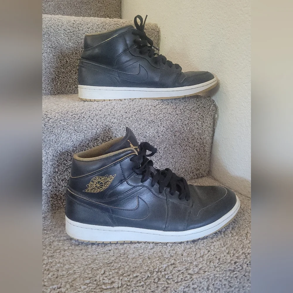 Nike Air Jordan 1 Mid Black Gold White Men Size 9.5